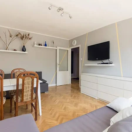 Krasinski Garden 2-bedroom Apartmán Varšava