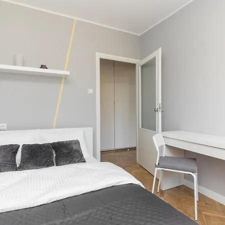 Krasinski Garden 2-bedroom Apartmán